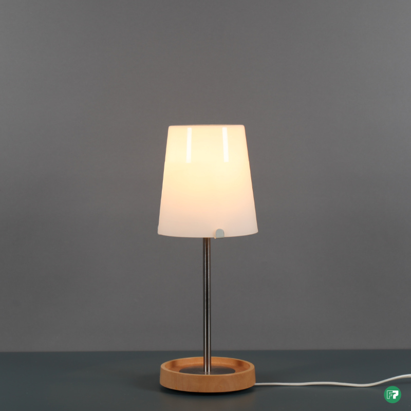 F7_04_142_BAZISK_stolní_lampa