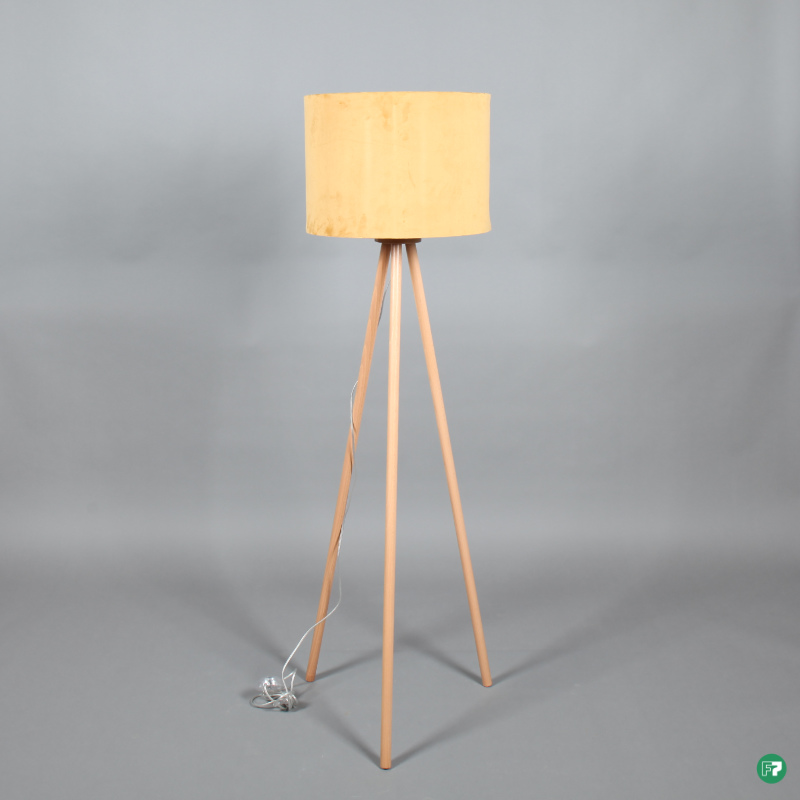 F7_04_145_Stojací_lampa_trojnožka